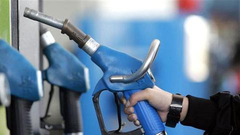 ADAC: Über drei Millionen Autos könnten Schaden nehmen, wenn sie Benzin mit Bioethanol tranken.