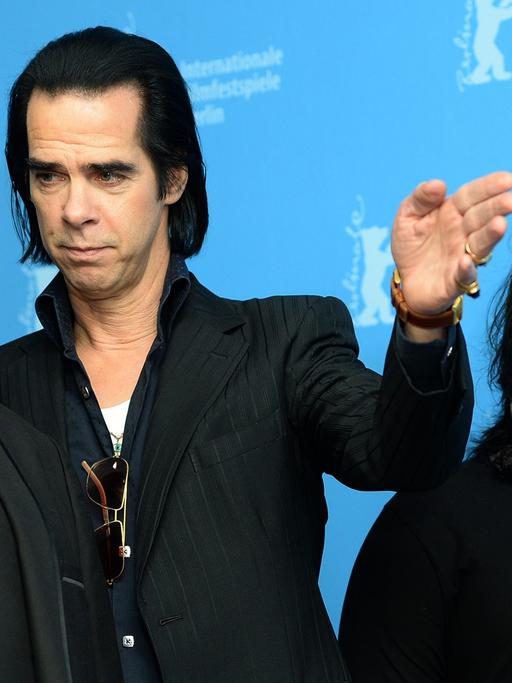 "20.000 Days on Earth": Der Musiker Nick Cave steht bei der Berlinale zwischen Produzent Iain Forsyth und Regisseurin Jane Pollard.