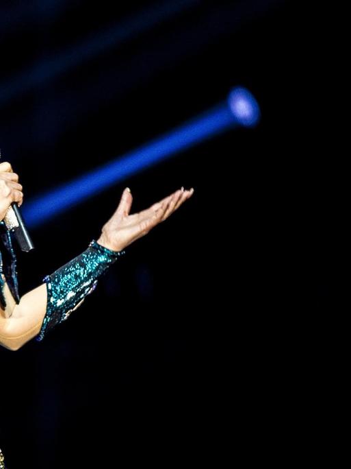 Die Sängerin Cher bei einem Live-Konzert in Kopenhagen