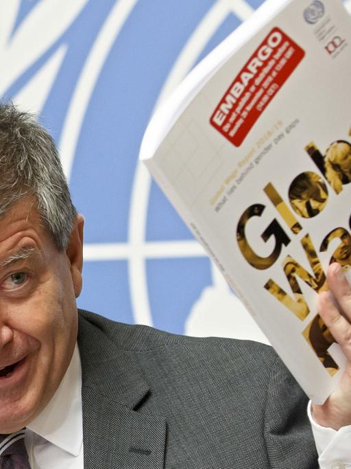Guy Ryder, Generaldirektor der Internationalen Arbeitsorganisation (ILO), präsentiert am 26. November 2018 in Genf den Jahresbericht der ILO.
