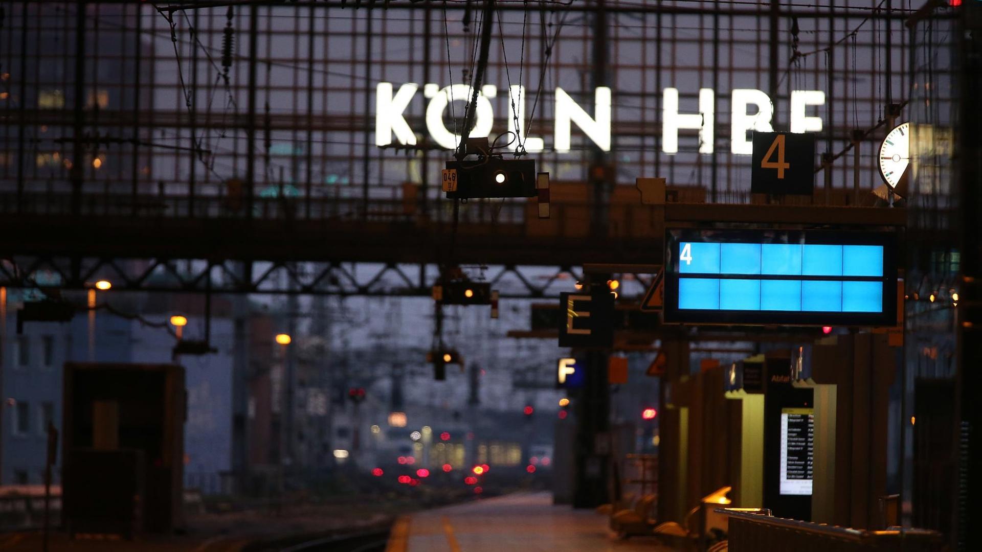 Ein Bahnsteig am Kölner Hauptbahnhof