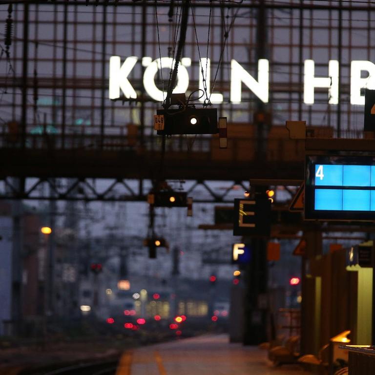 Ein Bahnsteig am Kölner Hauptbahnhof.