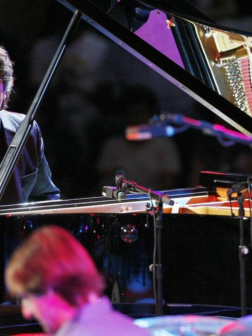 Der spanische Jazz-Pianist Chano Dominguez performt mit Mario Rossi und Marc Miralta beim Vitoria Jazz Festival.
