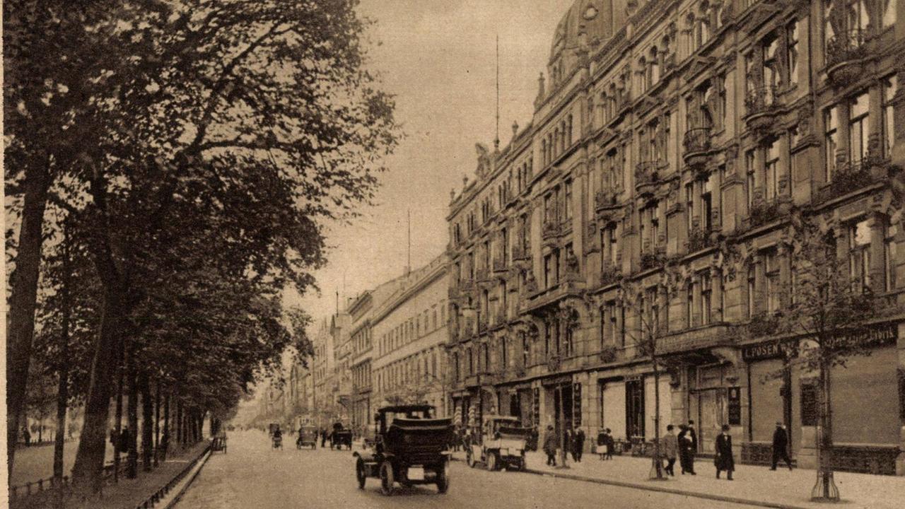 Berlin Mitte, Unter den Linden mit Blick auf das Hotel Bristol Berlin centre under the Linden with Glance on the Hotel Bristol