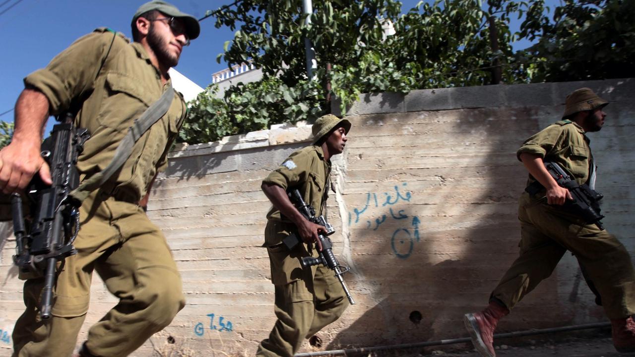 Israelische Soldaten suchten nach den vermissten Jugendlichen.