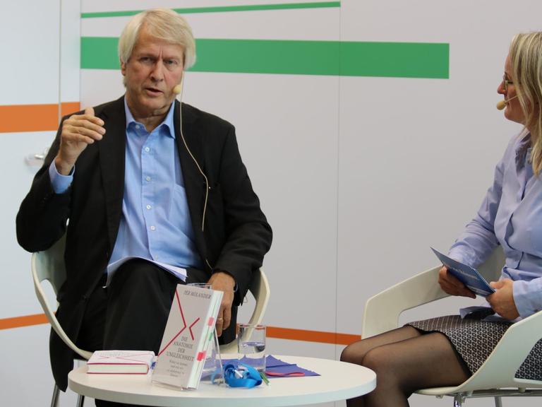 Der Autor und Mathematiker Per Molander im Gespräch mit Catrin Stövesand auf der Frankfurter Buchmesse