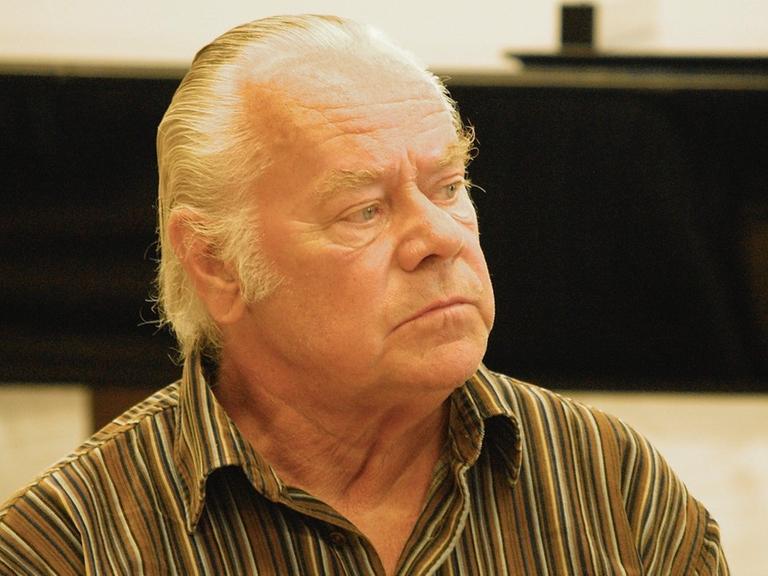 Hans-Joachim Hespos während eines Podiumsgesprächs an der Folkwang Universität der Künste (8. Juni 2010)