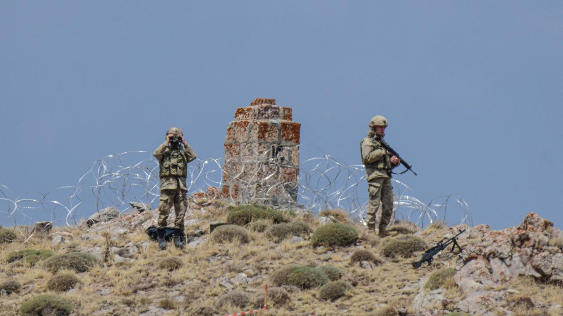 Türkische Militärpatrouillen in der Nähe der türkisch-iranischen Grenze in der Provence Van im Osten der Türkei am 21. August 2021. Die türkischen Sicherheitskräfte arbeiten hart daran, die Maßnahmen zur Gewährleistung der Sicherheit der Ostgrenze des Landes zum Iran zu verschärfen, um illegale Migrationsströme aus Ländern zu verhindern, darunter Afghanistan.