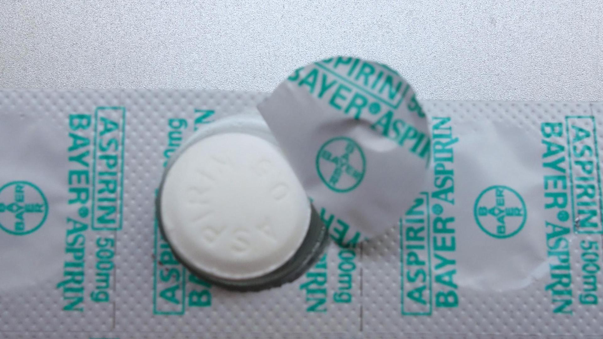 Ein Briefchen mit Aspirin-Tabletten Ein Briefchen mit Aspirin-Tabletten