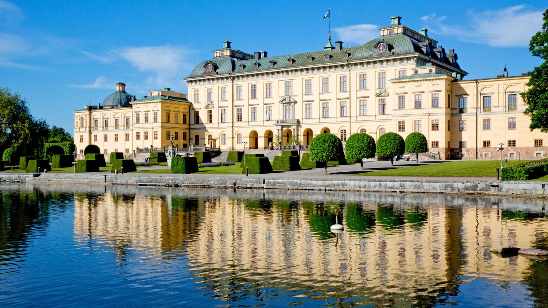 Schloss Drottningholm in der Nähe der schwedischen Hauptstadt Stockholm. Das Schlosstheater ist eines der am besten bewahrten Barocktheater Europas.