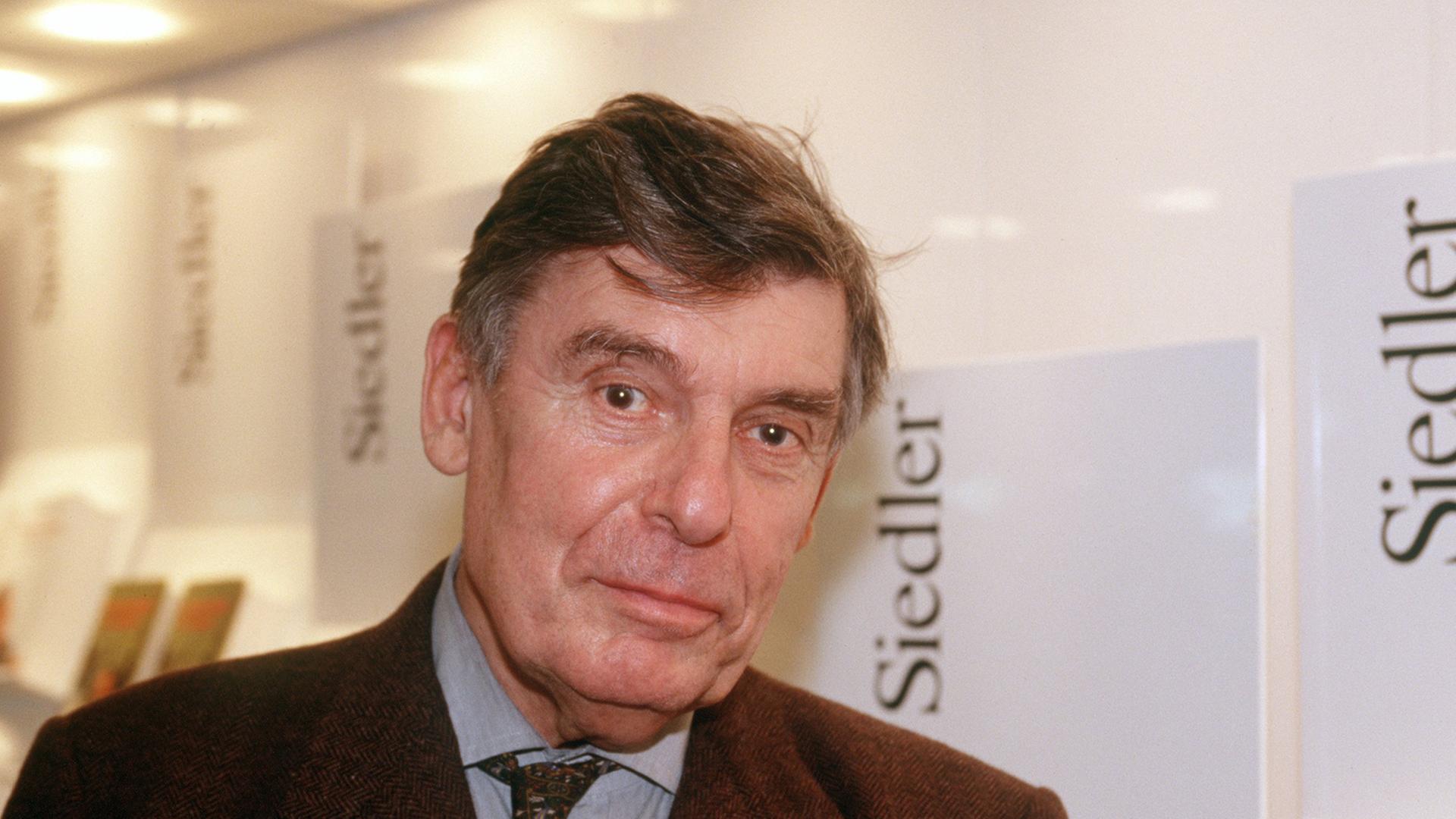 Der Verleger Wolf Jobst Siedler bei der Frankfurter Buchmesse 1996