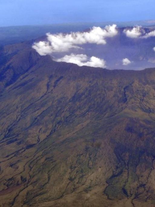 Eine Luftaufnahme des Vulkans Tambora in Indonesien.