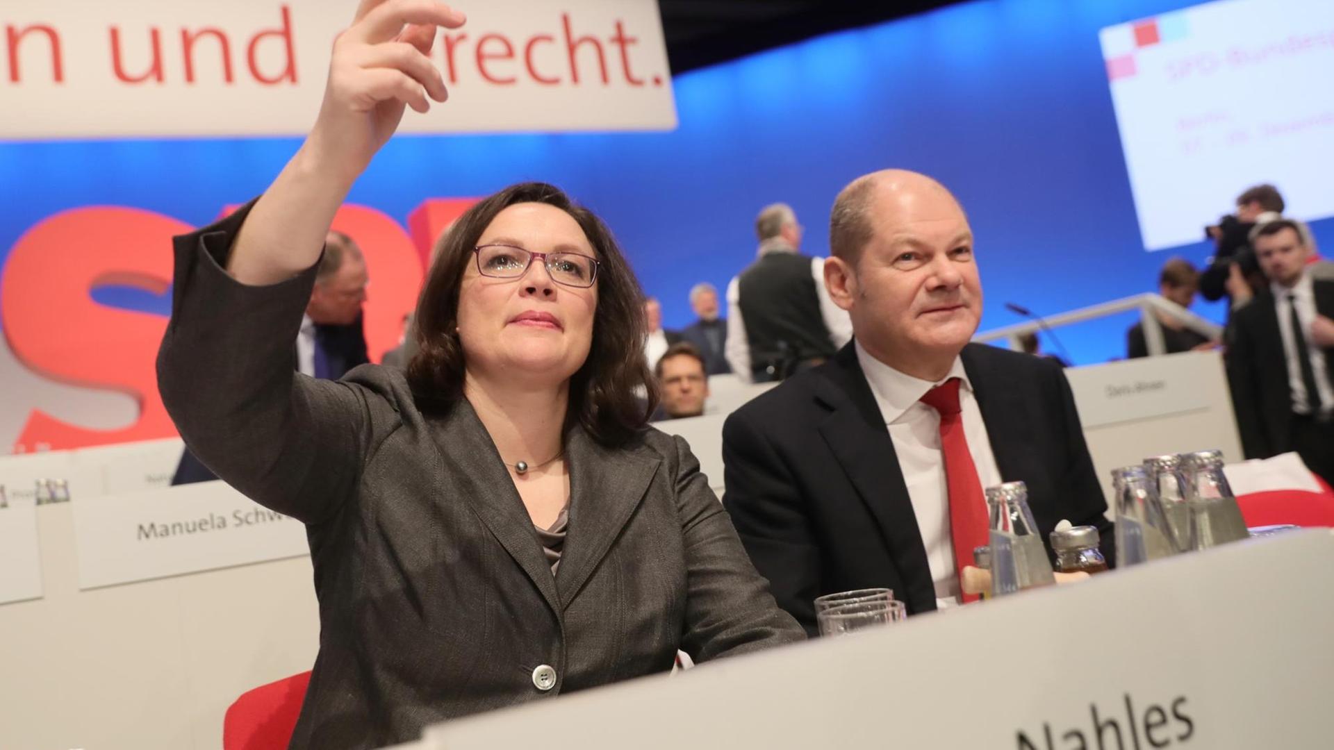 Andrea Nahles und Olaf Scholz beim SPD-Bundesparteitag im Dezember 2017 in Berlin.