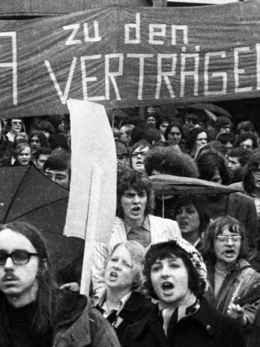 Demonstration der Friedensbewegung für die Ratifizierung der Ostverträge.