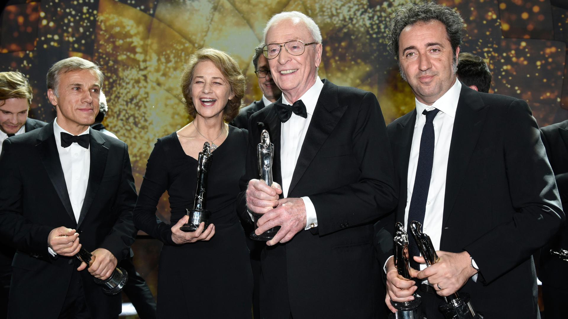 Christoph Waltz (l.-r.), Charlotte Rampling, Sir Michael Caine und Paolo Sorrentino wurden beim 28. Europäischen Filmpreis in Berlin am 12. Dezember 2015 ausgezeichnet.