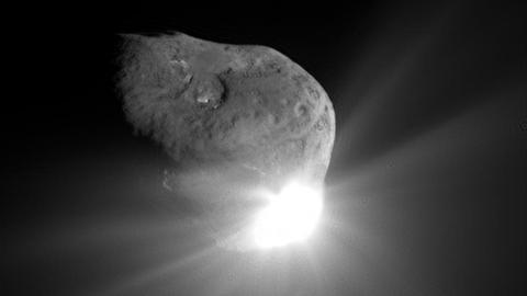Heller Einschlag: Deep Impact trifft den Kometen Tempel 1
