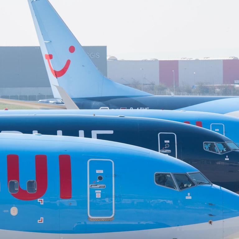 Der Weg für ein staatliches Hilfspaket an den Tui-Konzern in der Corona-Krise ist frei. Mehrere Banken erklärten ihre Zustimmung zu einem vom Bund zugesagten Kredit über 1,8 Milliarden Euro, teilte das Unternehmen in Hannover mit.