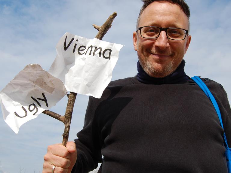 Eugene Quinn organisiert die "Ugly Vienna"-Stadtführungen.