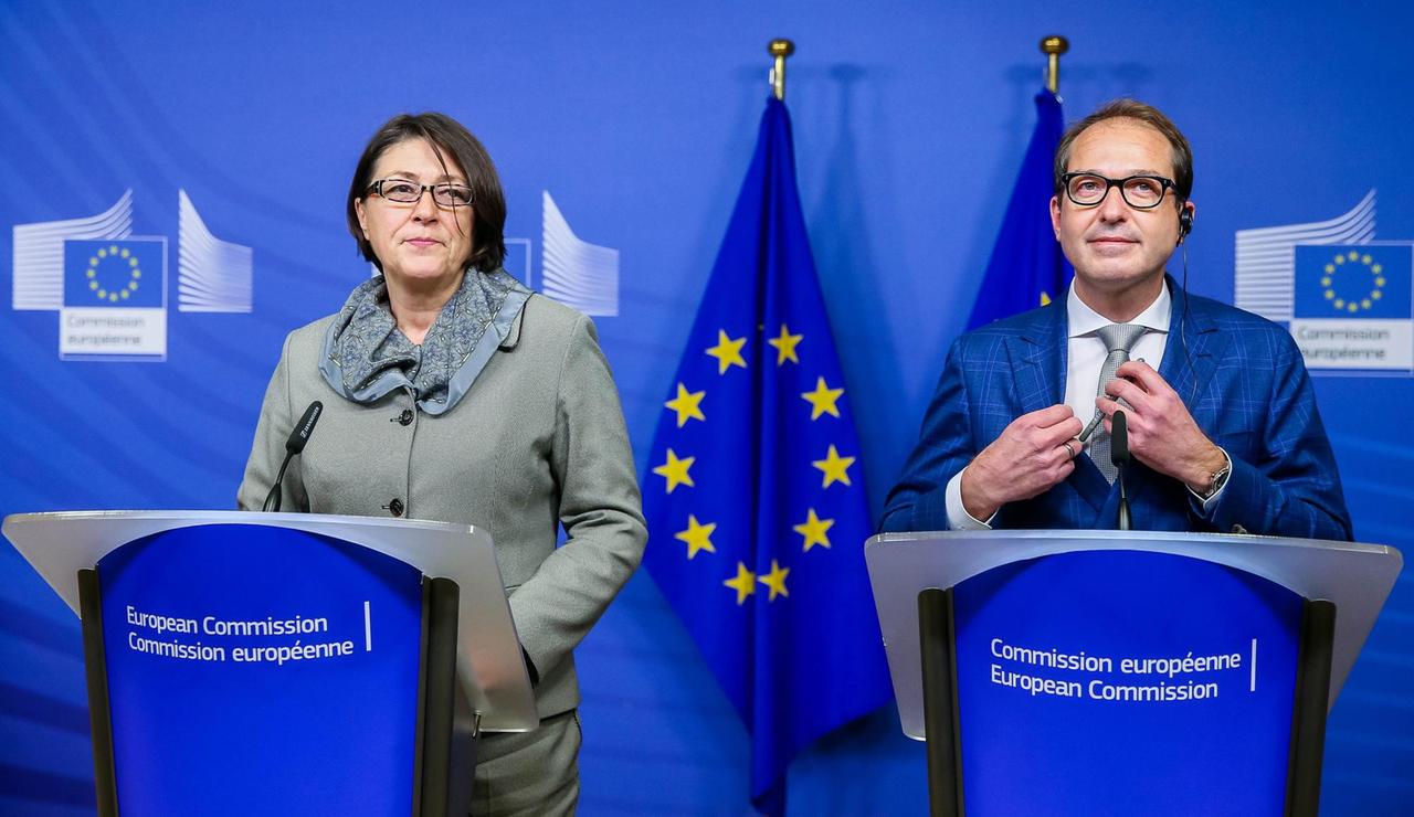 EU-Verkehrskommissarin Violeta Bulc und Bundesverkehrsminister Alexander Dobrindt (CSU) bei der Pressekonferenz zur Pkw-Maut-Einigung.