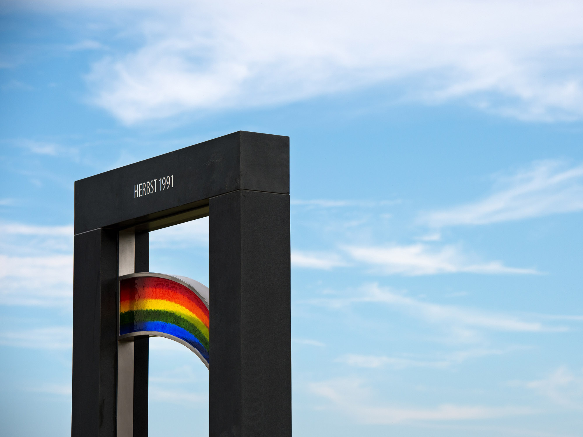 Angriffe auf Regenbogen-Friedensfahne der Bonhoeffergemeinde gehen weiter -  Osthessen