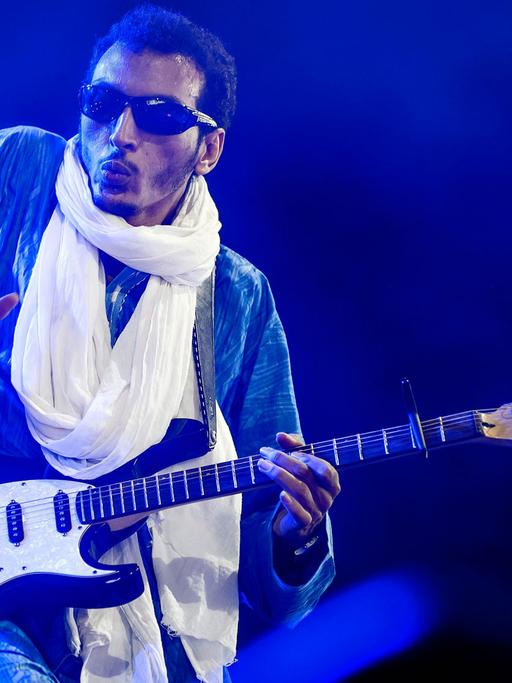 Der nigrische Gitarrist Bombino auf dem Roskilde Music Festival 2013