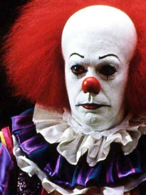 Das Böse in der Gestalt des Clowns "Pennywise" (Tim Curry) terrorisiert in Stephen Kings "Es" eine Kleinstadt.