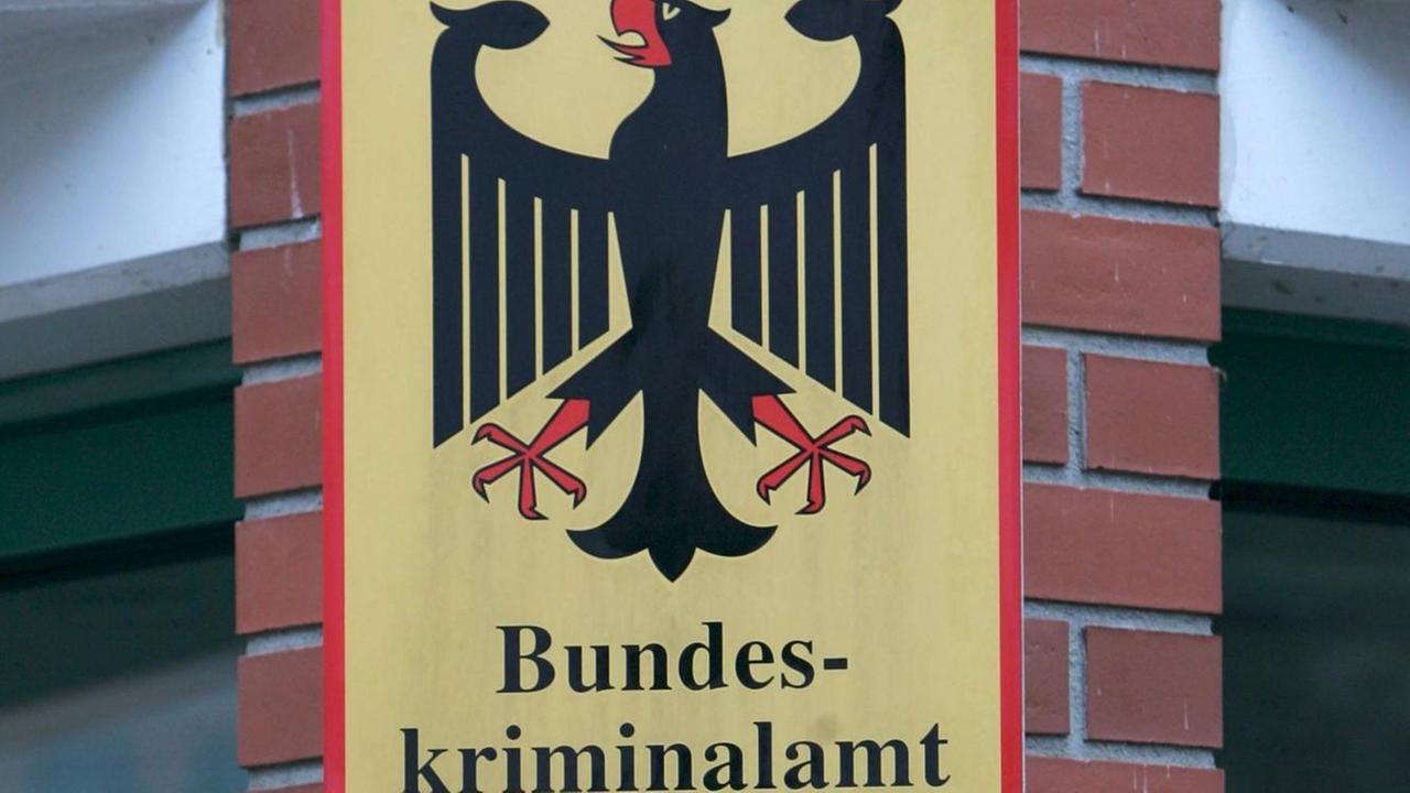 Der Eingang zu den Dienststellen des Bundeskriminalamtes.