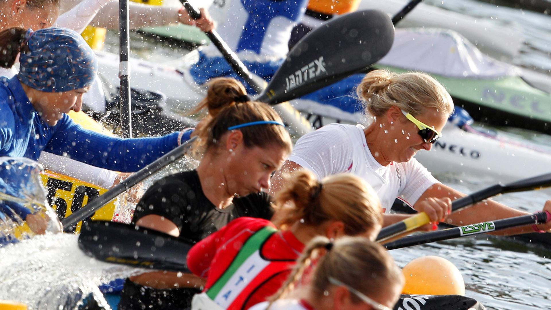 K1 women 5000m start their final during the ICF Canoe Sprint World Championships at the Sportpark Wedau in Duisburg, Germany, 01 September 2013. Photo: Roland Weihrauch/dpa