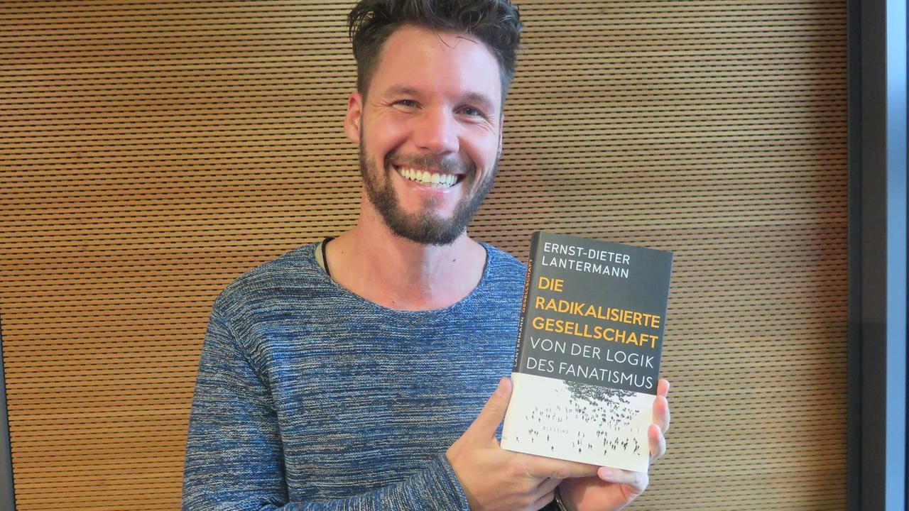 Christian Rabhansl, Redakteur der Sendung Lesart. 