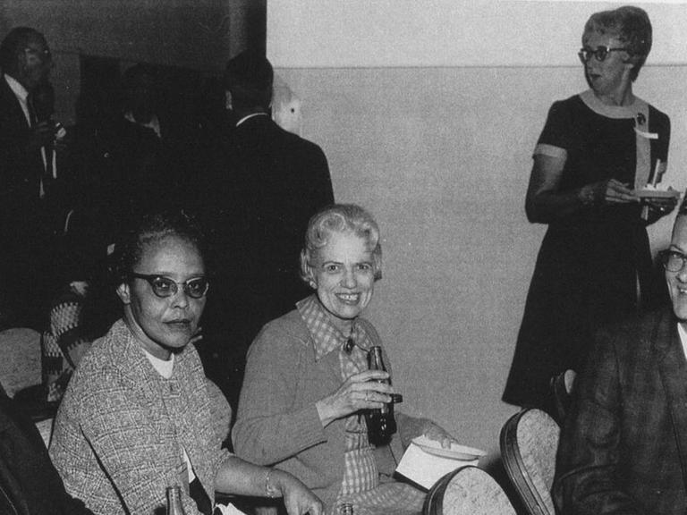 Dorothy Vaughan (links) mit Lessie Hunter, Vivian Adair und Margaret Ridenhour und Charlotte Craidon (hinten).