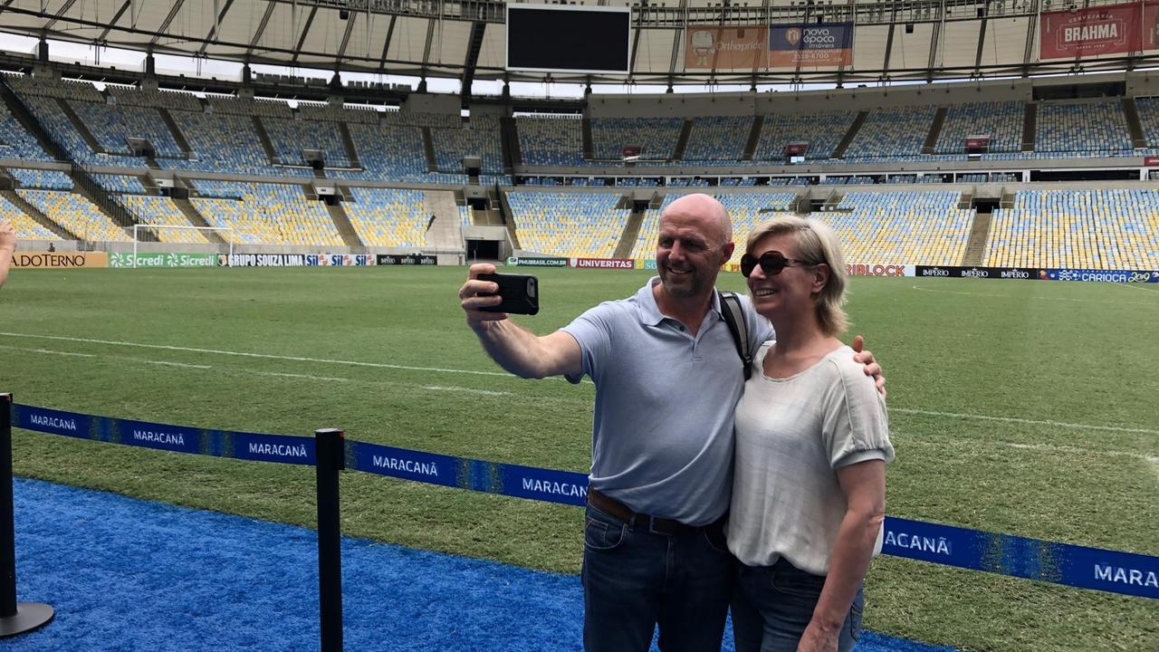 Der belgische Tourist Eric Hermans besucht mit seiner Familie das legendäre Maracana-Stadion.