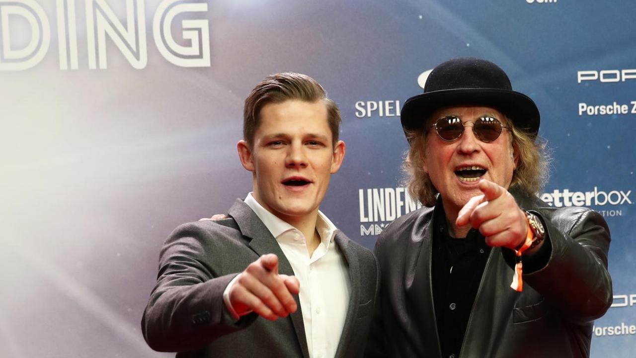 Max von der Groeben (l), Schauspieler, und Steffi Stephan, Rockmusiker, bei der  Premiere des Kinofilms "Lindenberg! Mach dein Ding!".