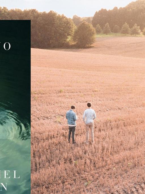 Cover von Paolo Giordanos Roman "Den Himmel stürmen". Im Hintergrund ist ein Stoppelfeld zu sehen, auf dem zwei junge Männer stehen.