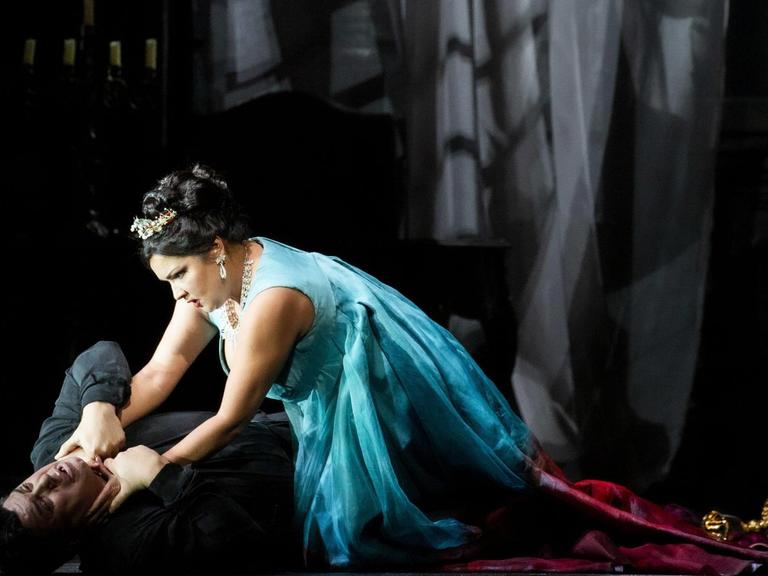 Anna Netrebko und Luca Salsi in "Tosca" an der Mailänder Scala.