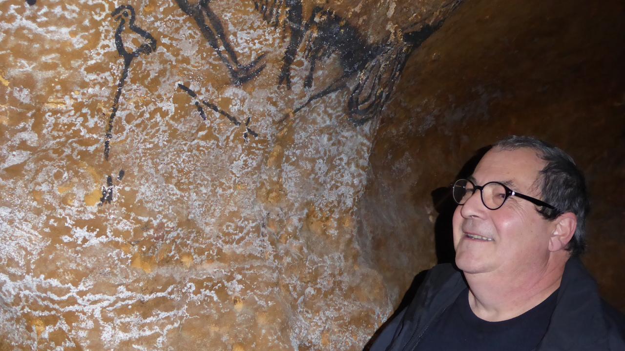 Der Archäologe Jean-Pierre Chadelle in der Höhle Lascaux 4.
