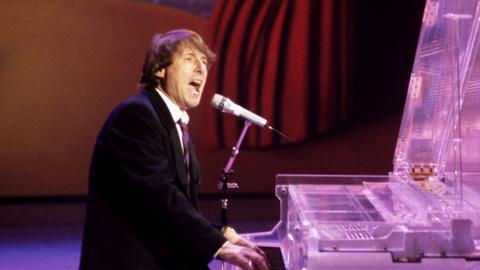 Der Sänger und Komponist Udo Jürgens bei einem Konzert im Oktober 1986
