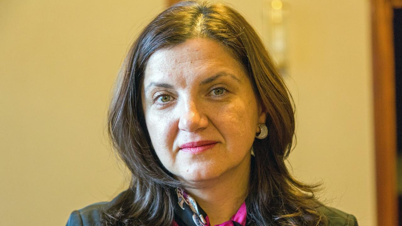 Die neue rumänische Justizministerin Raluca Pruna verspricht, sich für die Menschenrechte verstärkt stark zu machen. Die Juristin arbeitete zuletzt für die EU-Kommission in Brüssel. Derzeit ist sie Mitglied einer Technokraten-Regierung, die Rumänien bis zu den Parlamentswahlen in November 2016 regieren soll.