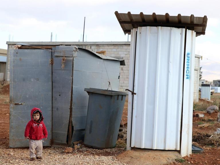 Ein syrisches Flüchtlingskind in einem Lager nahe Taybeh im Libanon.