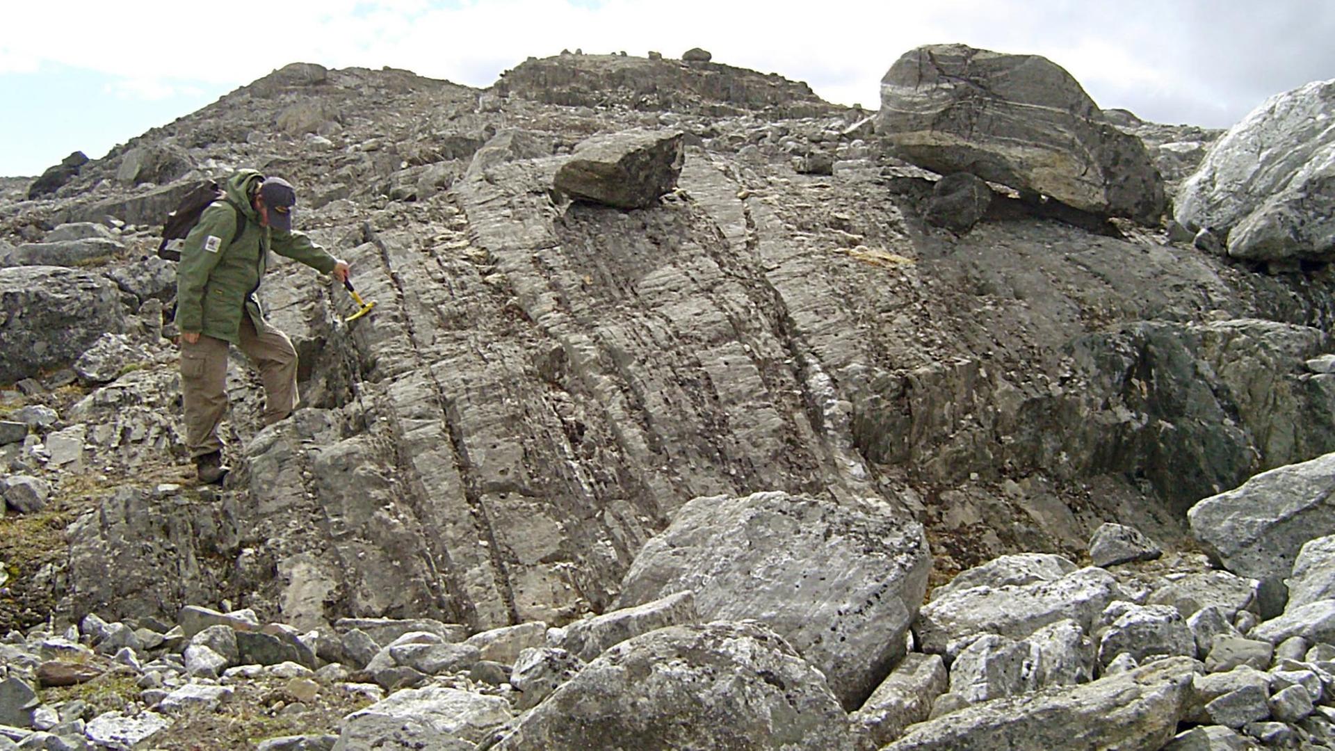 Das bislang älteste bekannte Stück der Erdkruste, das Geologen auf Grönland entdeckt haben. Der Komplex ist Teil einer 3,8 Milliarden Jahre alten Felsformation.