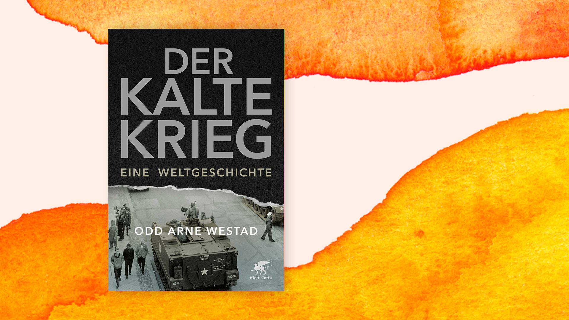 Auf dem Cover steht oben auf schwarzem Hintergrund "Der Kalte Krieg - eine Weltgeschichte", darunter ist ein Foto zu sehen, auf dem ein mit Soldaten besetzer Panzer auf einer Straße steht und Passanten auf dem Bürgersteig gehen.