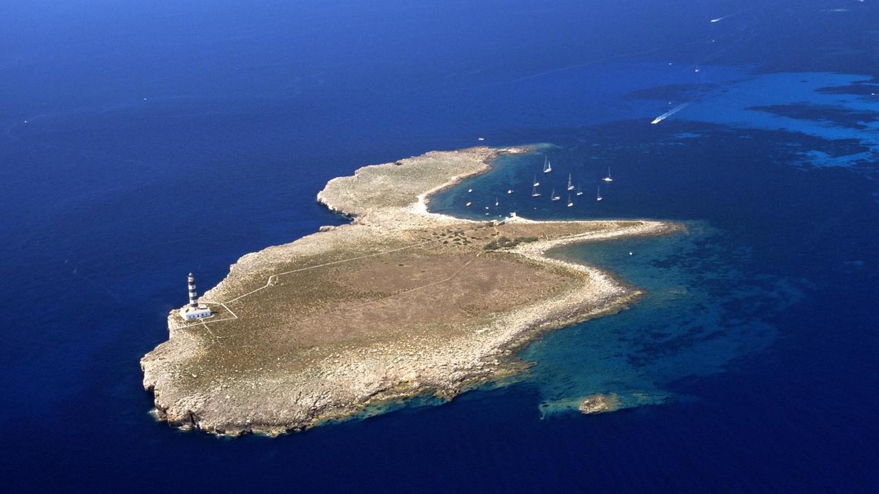 Luftbild der unbewohnten Isla del Aire, südöstlich von Menorca