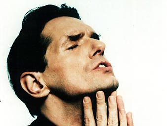 Archivbild des österreichischen Sängers Falco. Er starb wie sein Idol James Dean. Im Auto.