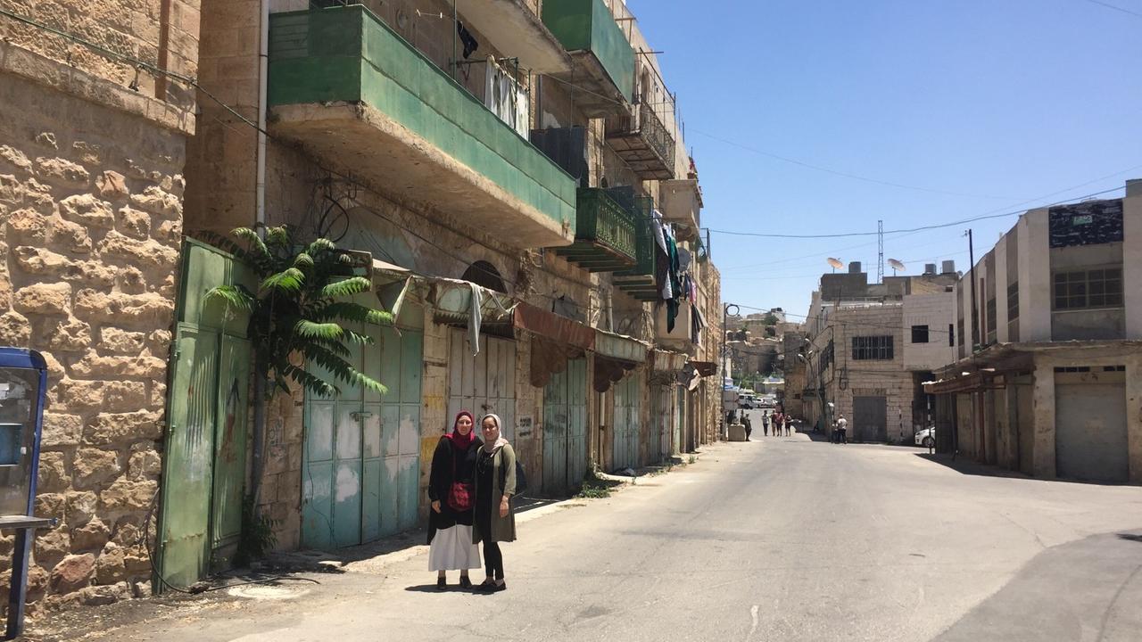 Geisterstraßen im östlichen Stadtteil "H 2" von Hebron. Kaum Menschen zu sehen.