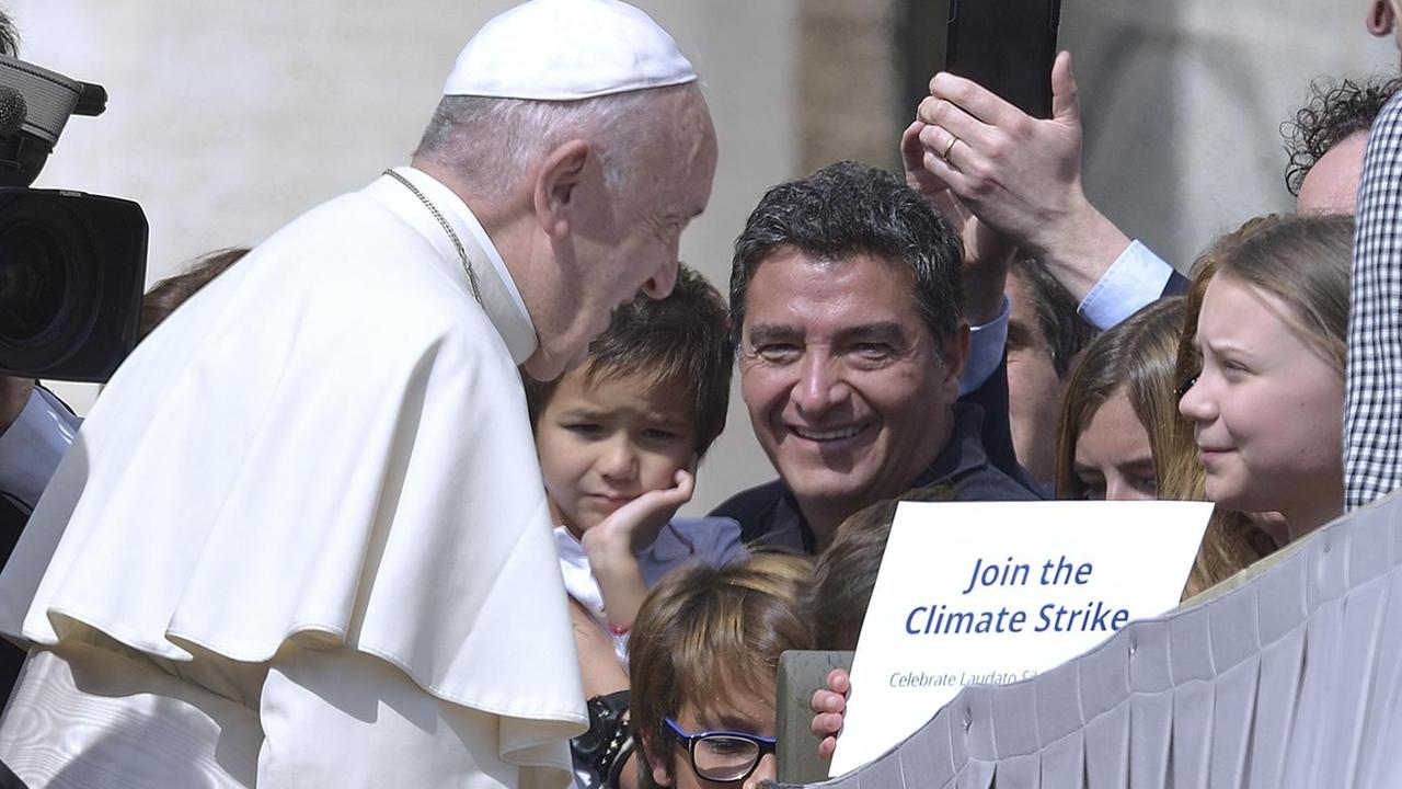 Die Klimaaktivistin Greta Thunberg während einer Audienz beim Papst Franziskus in Rom (17.4.2019)