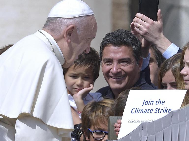 Die Klimaaktivistin Greta Thunberg während einer Audienz beim Papst Franziskus in Rom (17.4.2019)