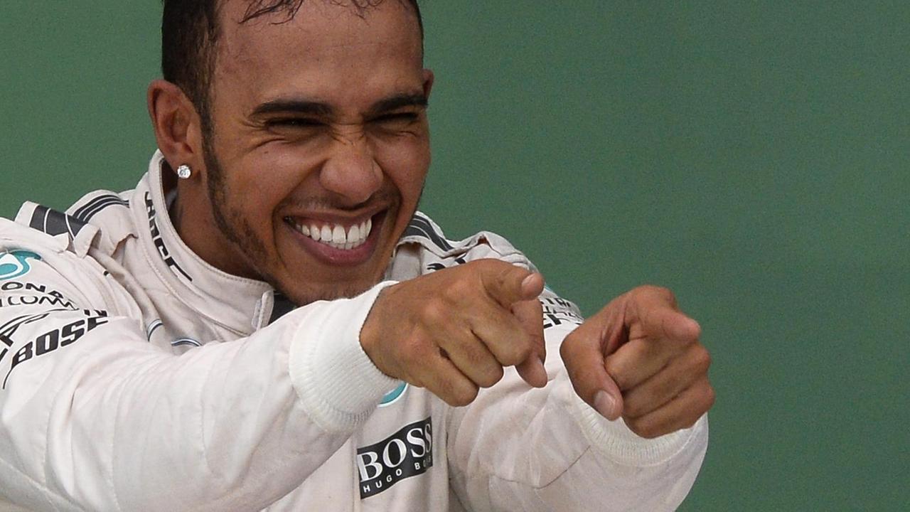 Lewis Hamilton bei der Siegerehrung in Austin, Texas. Lewis Hamilton bei der Siegerehrung in Austin, Texas.