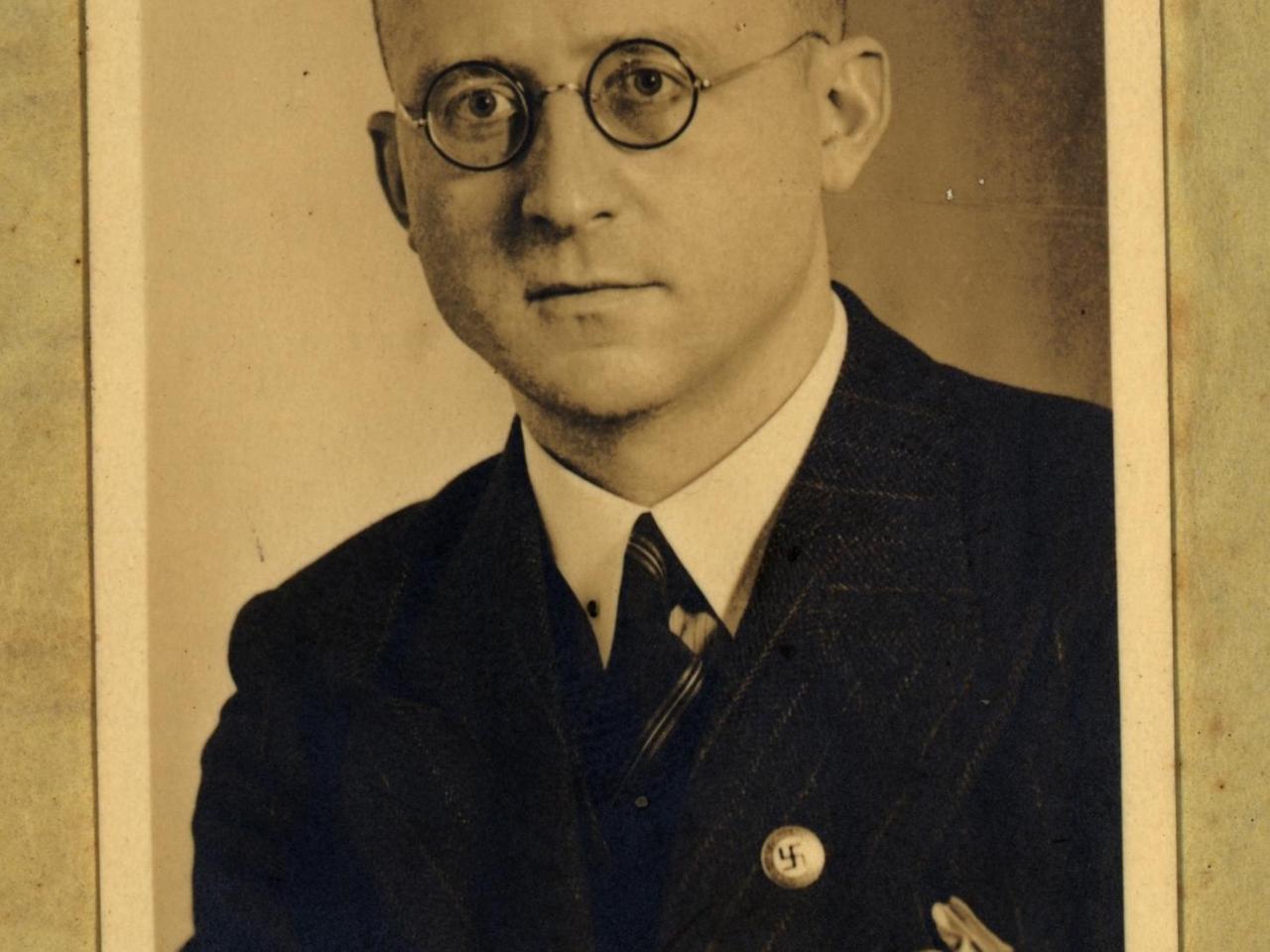 Ein engagierter Nazi: Erhard Mauersberger mit NSDAP-Parteiabzeichen