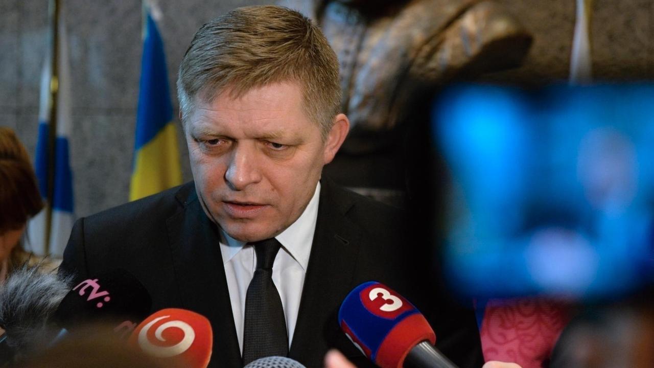 Der slowakische Regierungschef beantwortet im Februar 2018 Fragen von Journalisten in Brüssel.