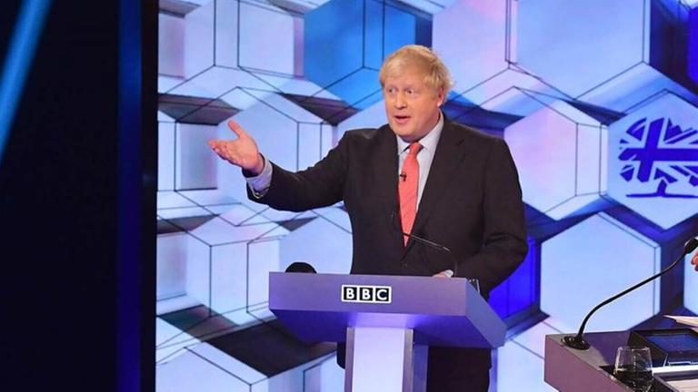 Der Britische Premierminister und Parteichef der Konvervativen Boris Johnson bei einer Wahlkampf-TV-Debatte in der BBC.