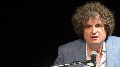 Dritter von vier Tagen zur Veranstaltungsreihe Ein Fest für Michael Köhlmeier im Rahmen der Salzkammergut Festwochen, im Stadttheater Gmunden. Dieses Bild zeigt den Publizisten und Direktor Hanno Loewy während seines Referates. Hanno Loewy ist ein deutscher Literatur- und Medienwissenschaftler, Publizist und Direktor des Jüdischen Museums Hohenems.